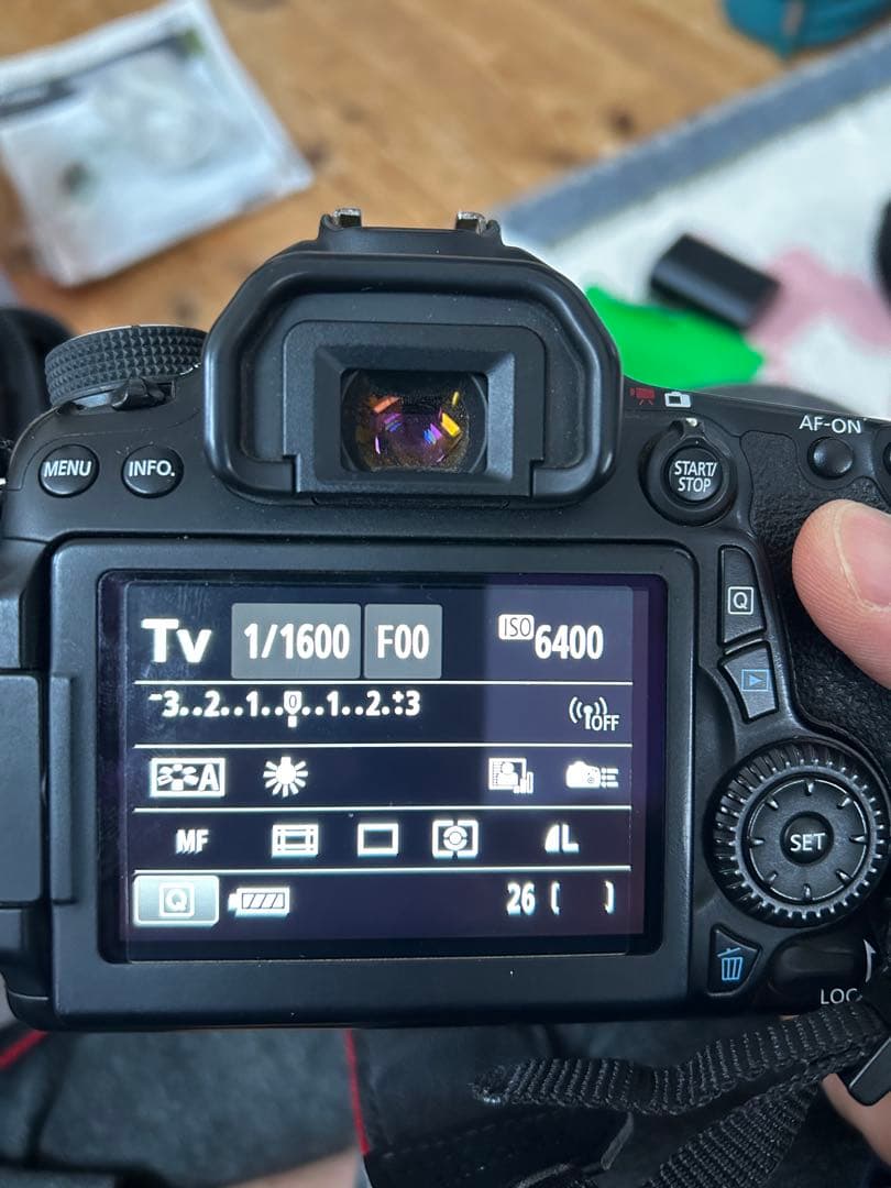 【バッグ付】Canon EOS 70D ボディ デジタル一眼レフ Wi-Fi内蔵