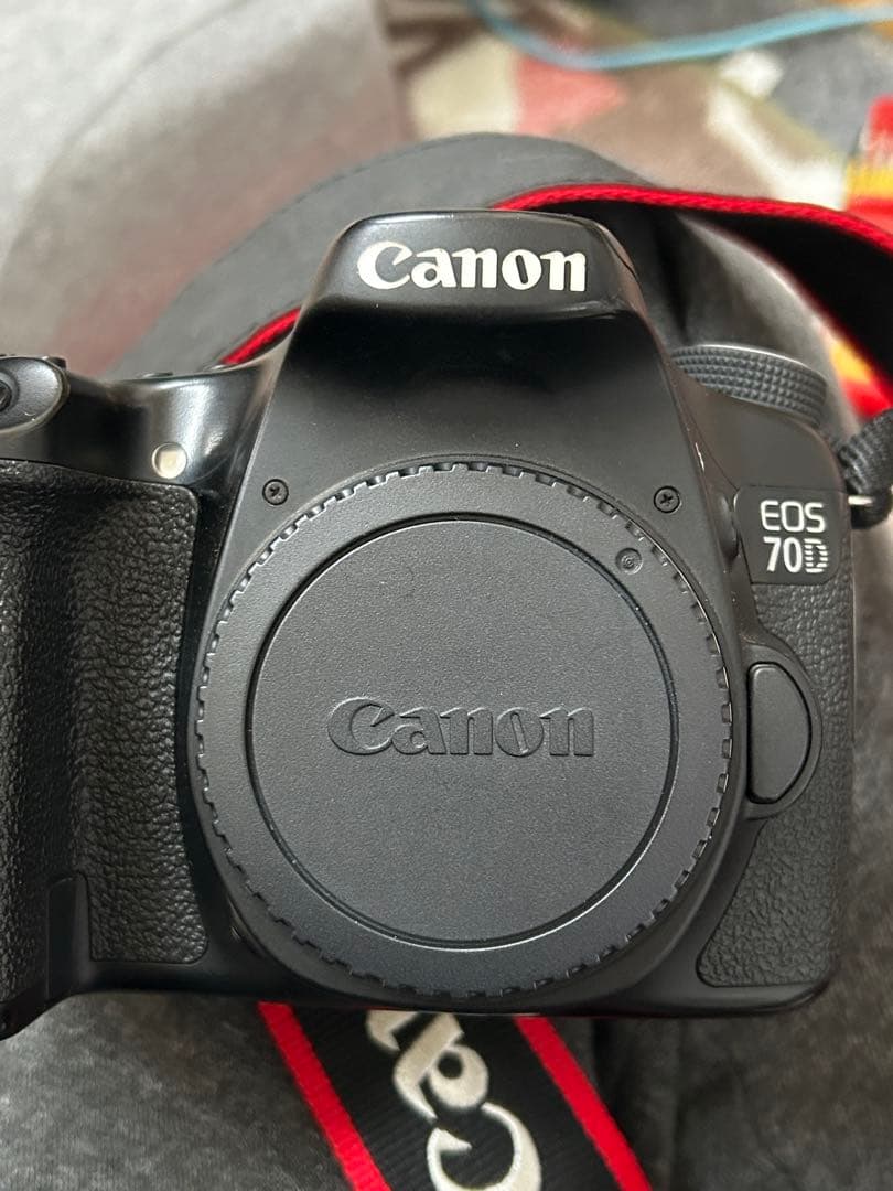 【バッグ付】Canon EOS 70D ボディ デジタル一眼レフ Wi-Fi内蔵