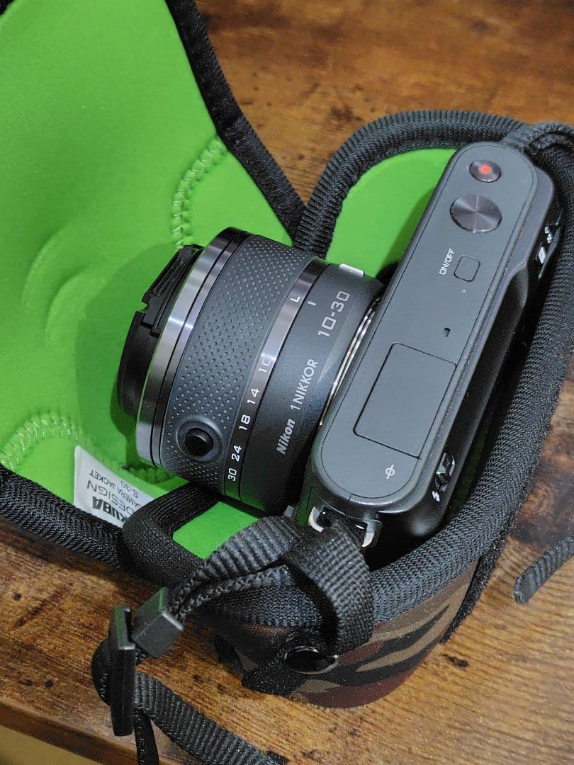 Nikon1 J1 標準ズームレンズキット 【純正バッテリー２個＆ソフトケース】