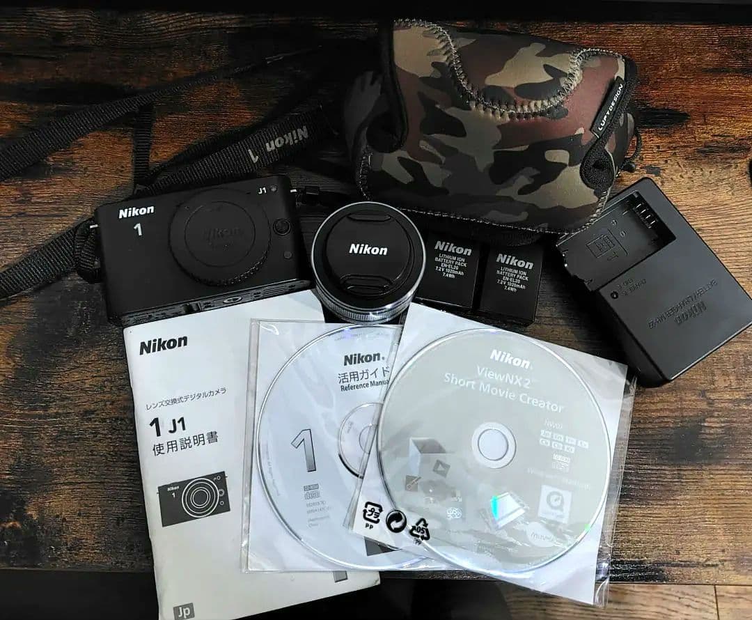 Nikon1 J1 標準ズームレンズキット 【純正バッテリー２個＆ソフトケース】
