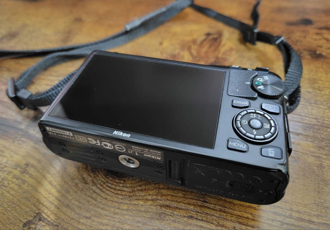 Nikon1 J1 標準ズームレンズキット 【純正バッテリー２個＆ソフトケース】