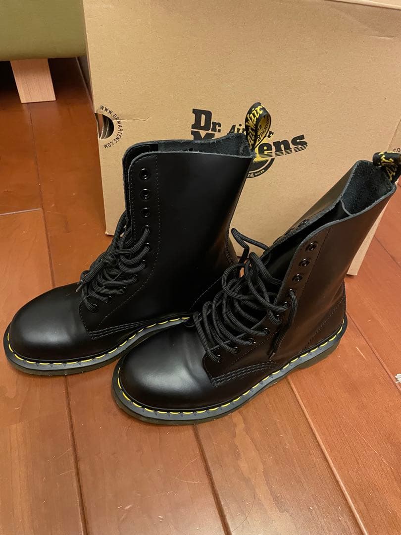 【新品】Dr. Martens 10ホールブーツ　ブラック