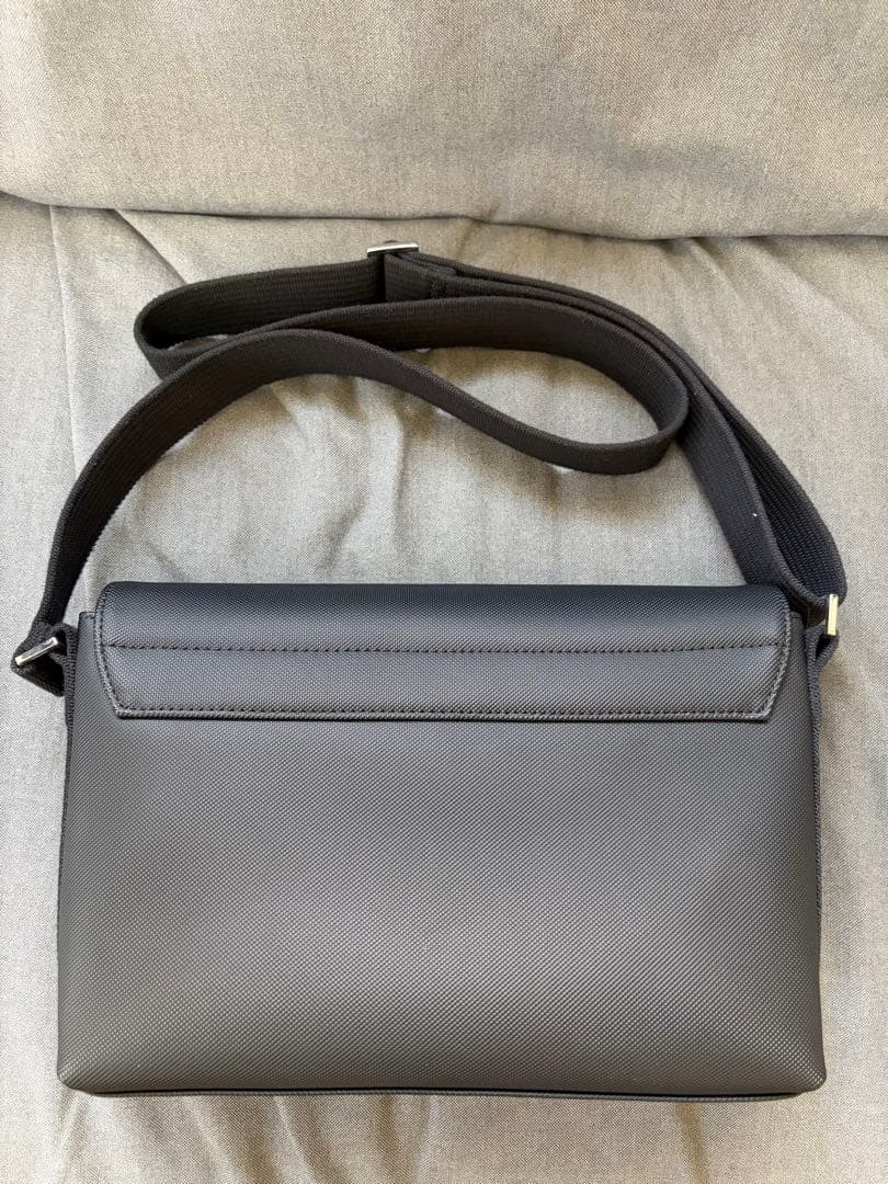 美品　ラコステ LACOSTE ショルダーバッグ ブラック メンズ レディース