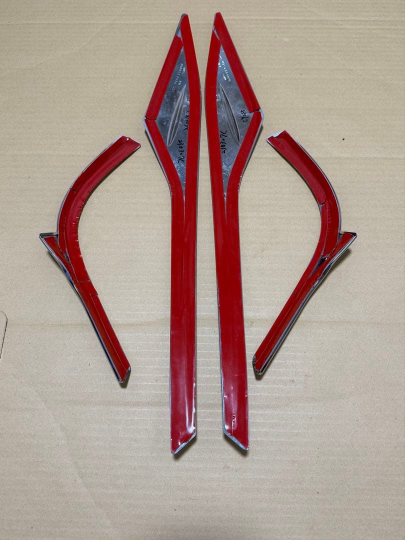 【ペケじぇーあるくん様】50プリウス モデリスタ ヘッドライトガーニッシュ