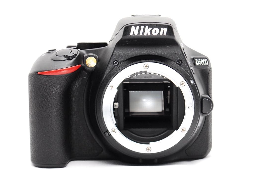新品級✨️Nikon D5600★ショット数84！ダブルズーム＆WiFi付！
