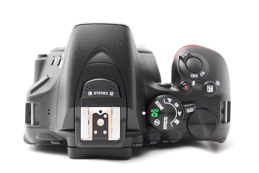 新品級✨️Nikon D5600★ショット数84！ダブルズーム＆WiFi付！