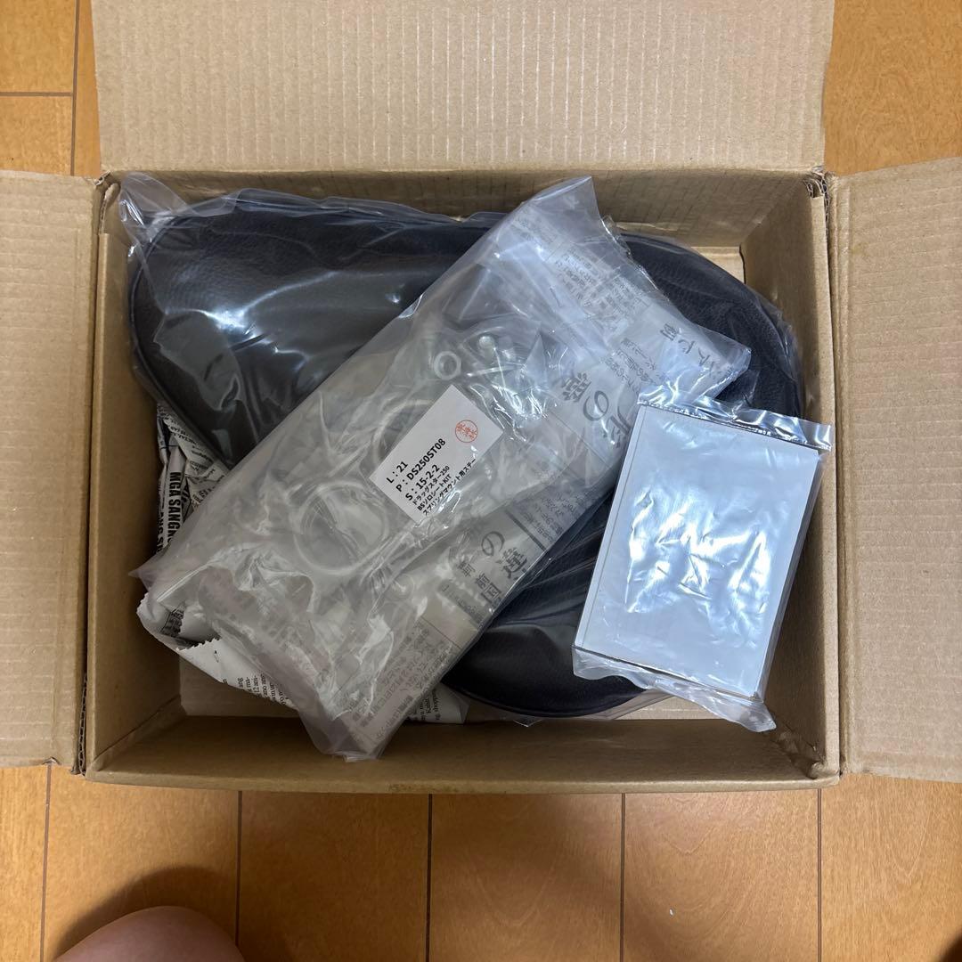 ドラッグスター250　ソロシート スプリングマウント　黒色 取り付け金具付き