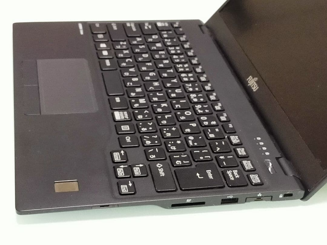 ①超美品中古、超軽量777gのブラック色の富士通LIFEBOOK U939/B