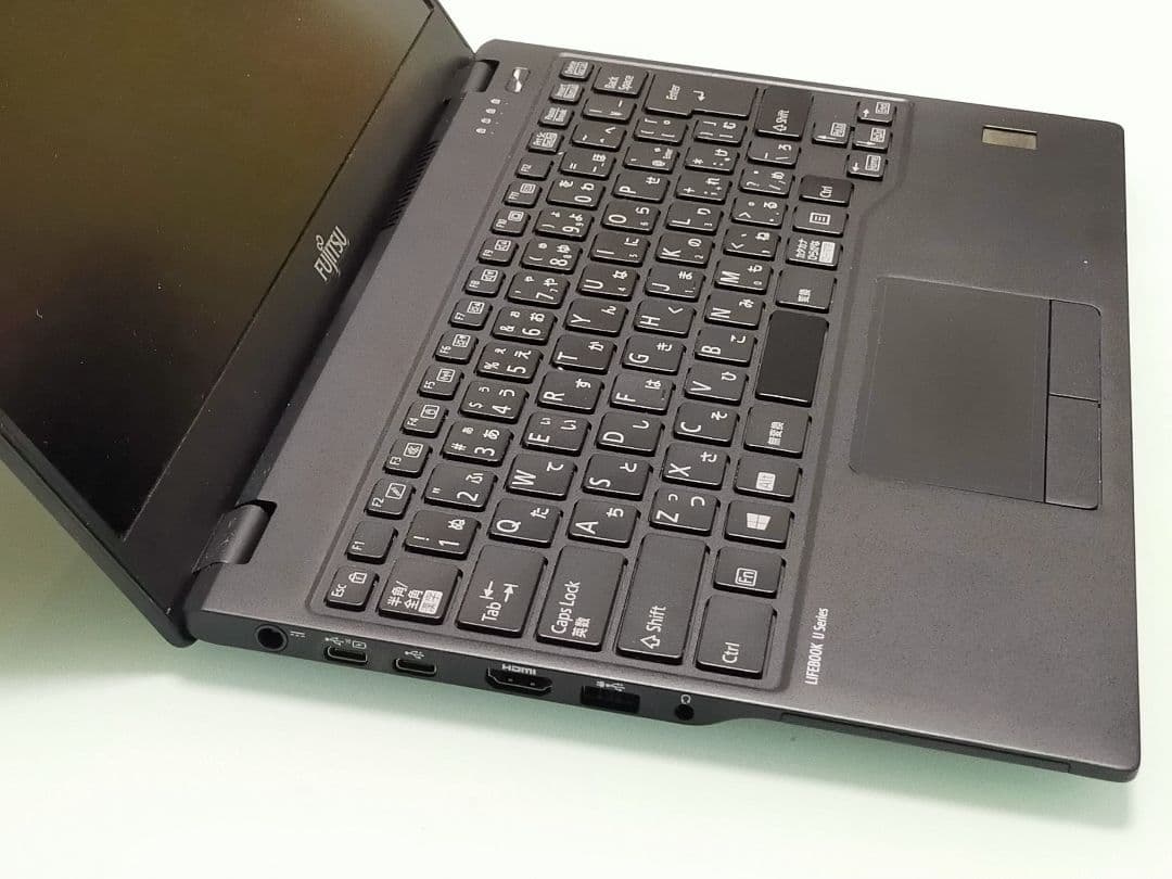 ①超美品中古、超軽量777gのブラック色の富士通LIFEBOOK U939/B