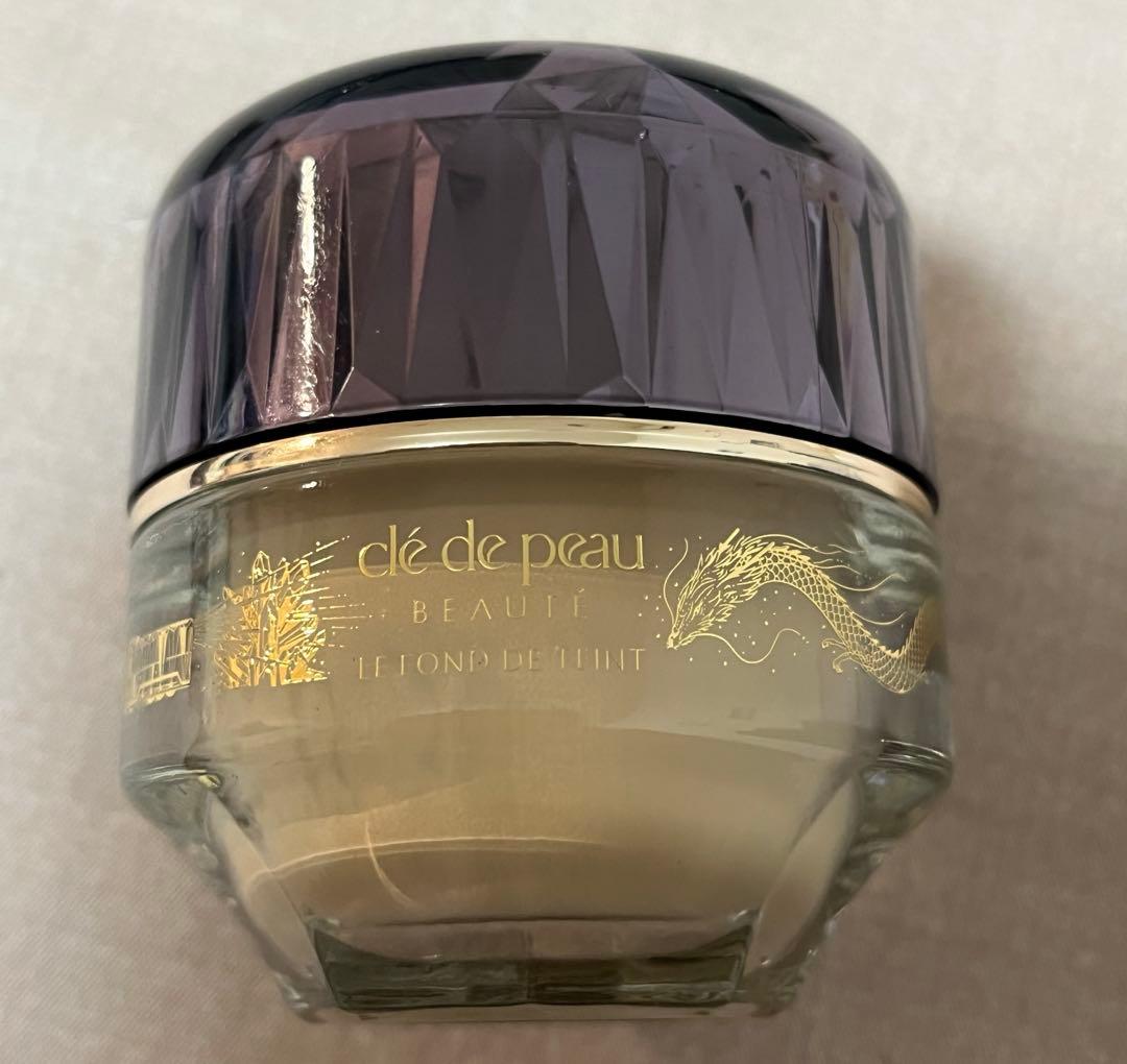 clé de peau Beauté クリームファンデーション オークル 10