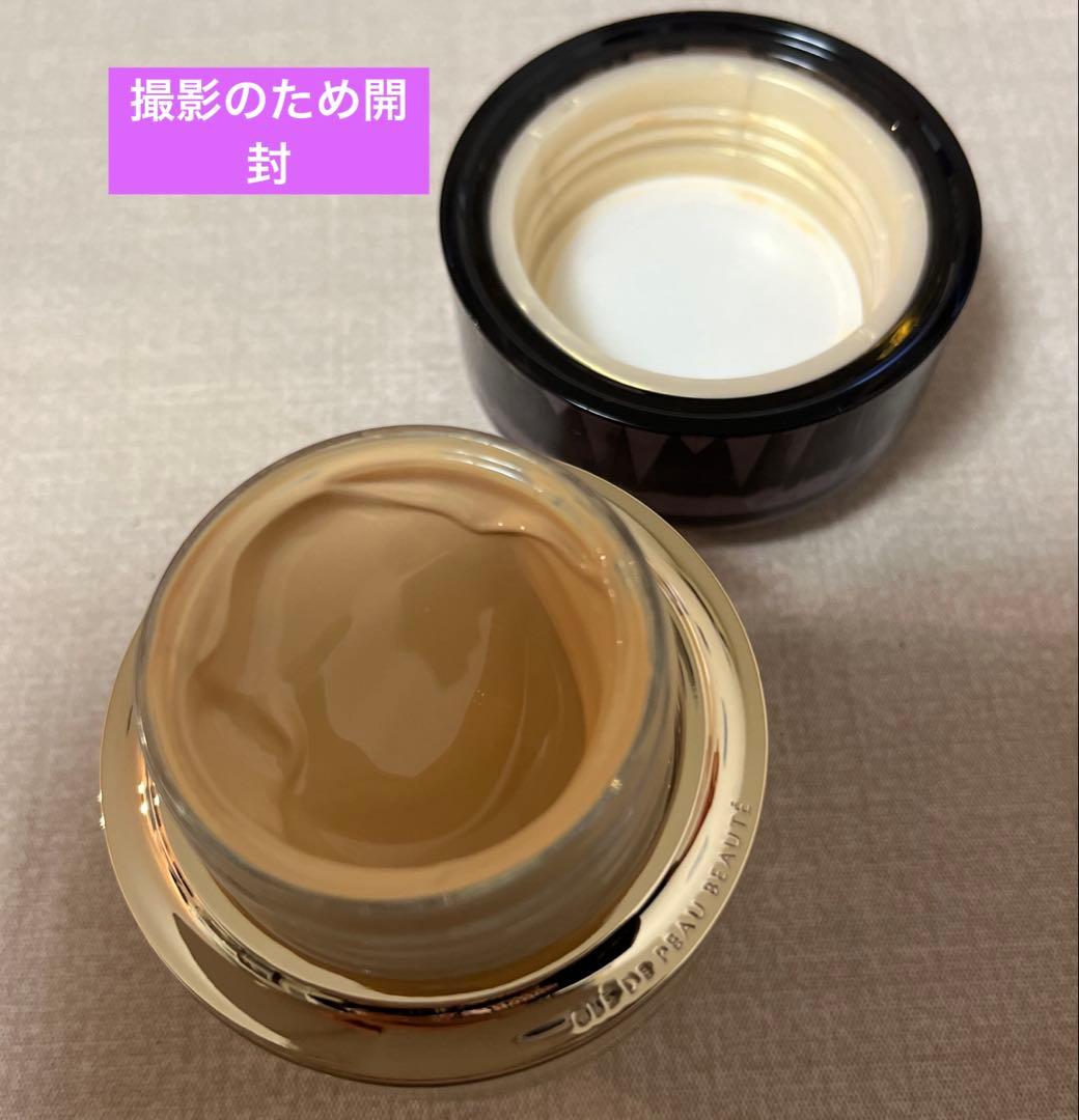 clé de peau Beauté クリームファンデーション オークル 10