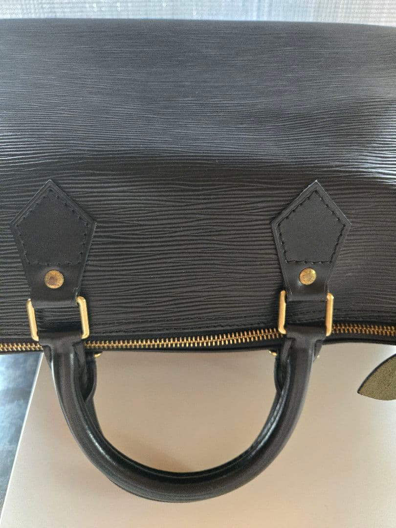 美品　ルイヴィトン　エピボストンバックルイヴィトン