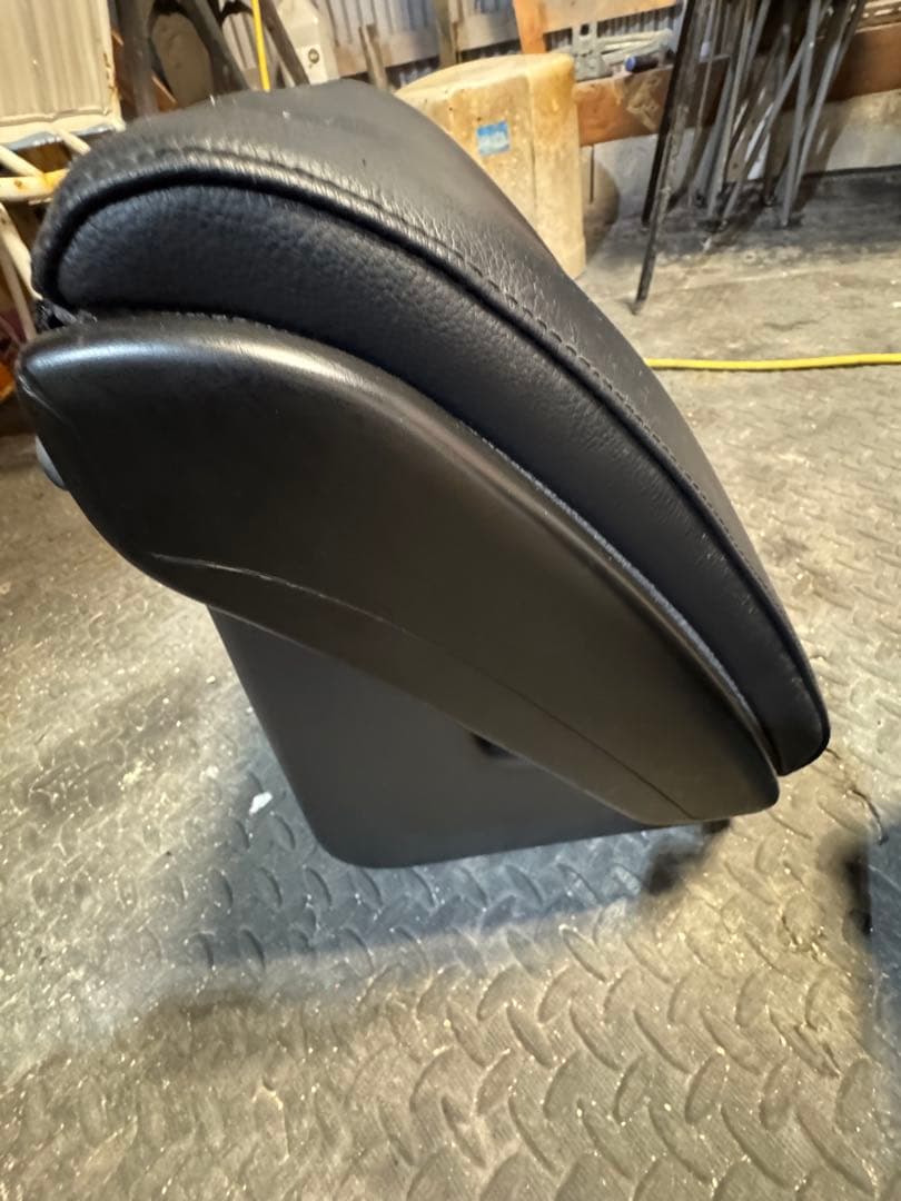 80系　ヴォクシー、ノア トヨタ純正オットマン