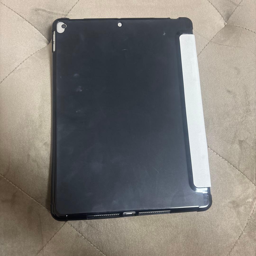 Apple iPad 第9世代 シルバー カバー付き