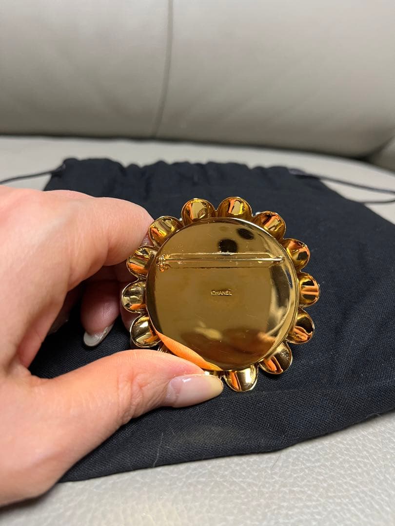 CHANEL ヴィンテージ　花ブローチ
