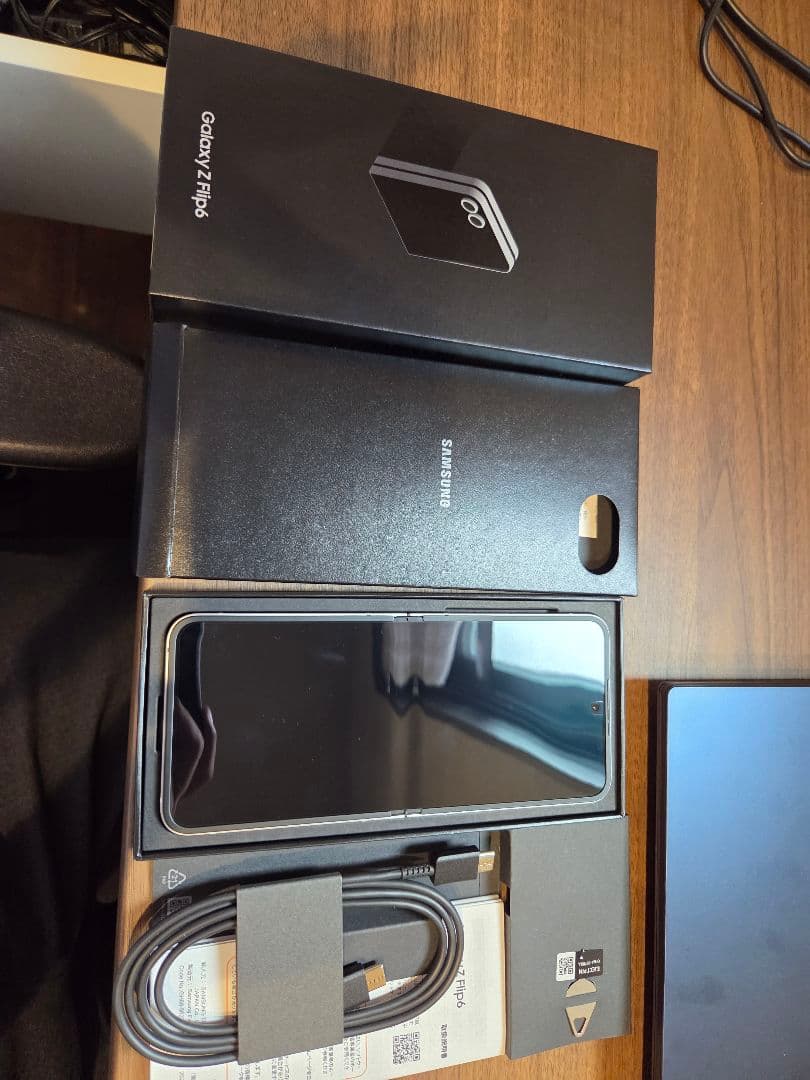 サムスン Samsung Galaxy zflip6　シルバーシャドウ