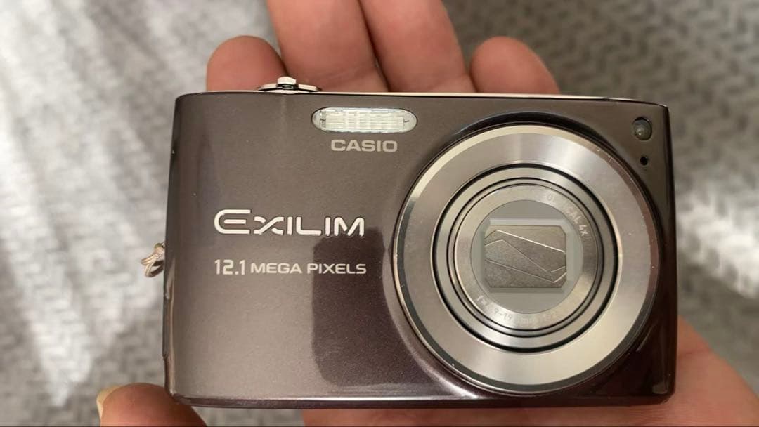 CASIO EXILIM 12.1メガピクセル コンパクトデジタルカメラ