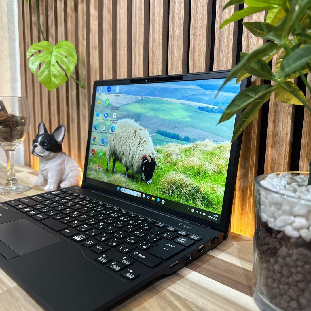 LTE 2023年モデル‼️LIFEBOOK☘13.3インチ☘️軽量ノートパソコン