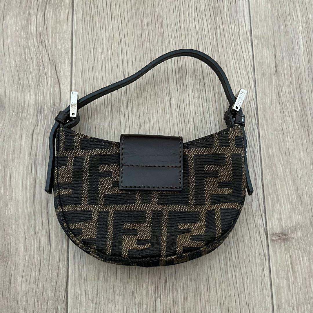FENDI フェンディ　ミニクロワッサン ハンドポーチ