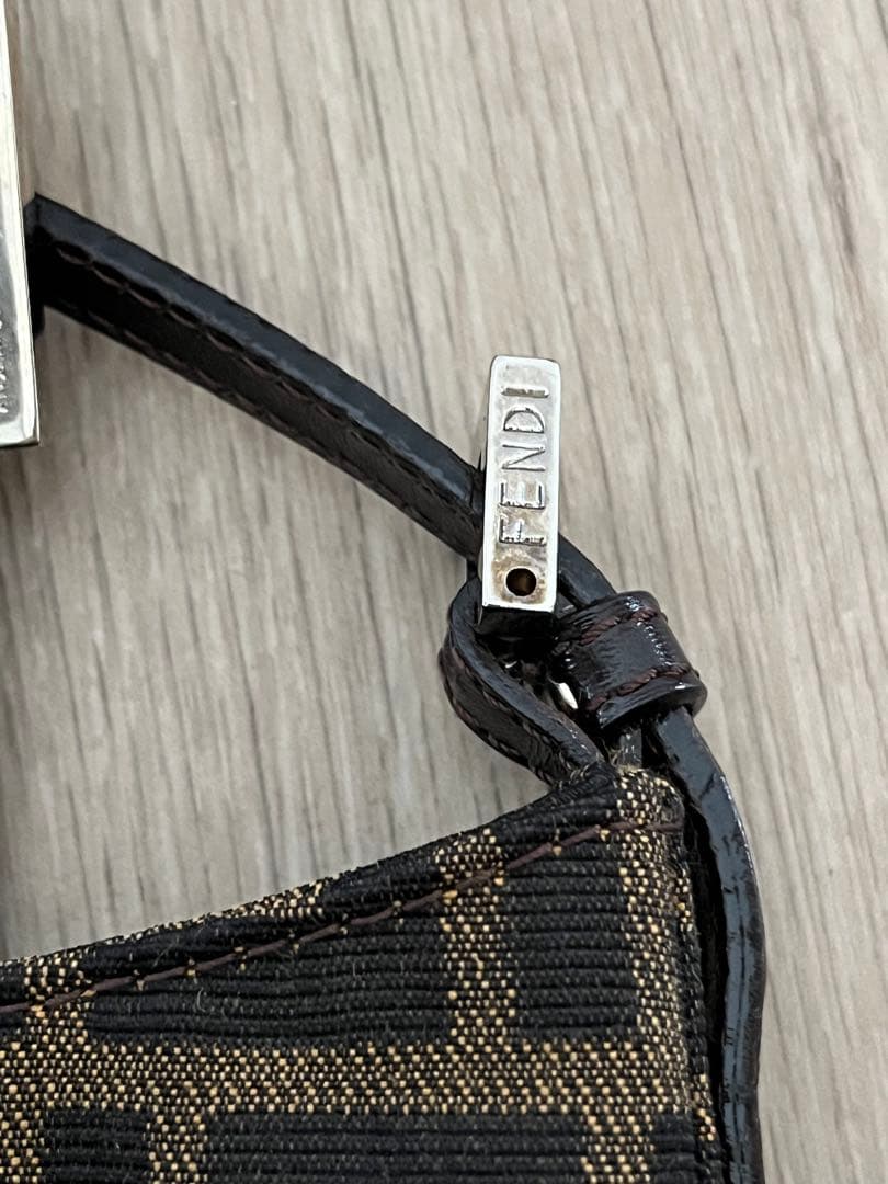 FENDI フェンディ　ミニクロワッサン ハンドポーチ