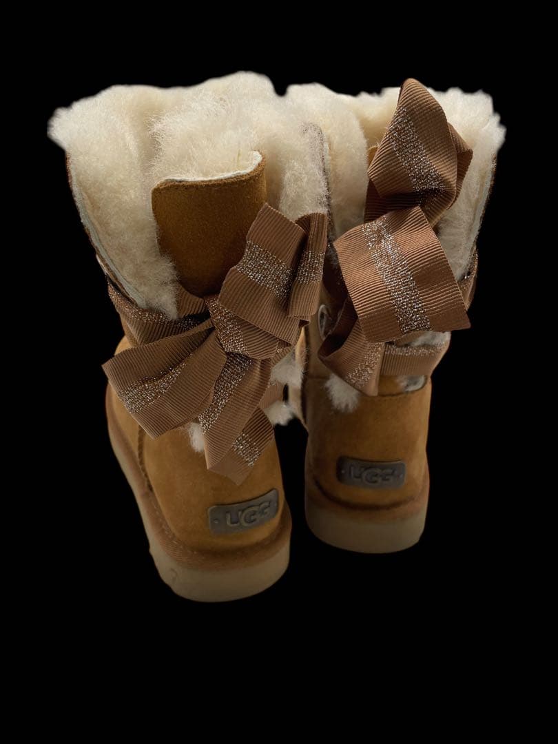 【新品未使用】UGGアグ ブラウン リボン付きムートンブーツ(US6)23cm