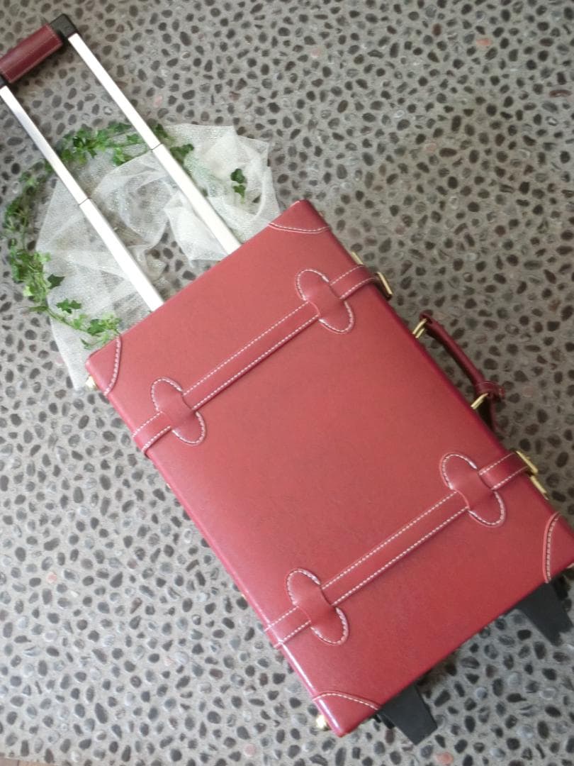 新品未使用☆頑強しっかりした作りの可愛い赤色スーツケース　ダイヤル式鍵付