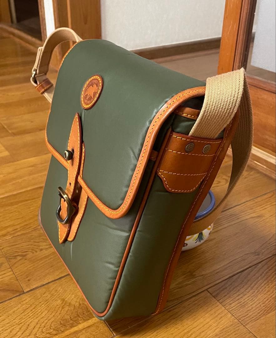 ハンティングワールド グリーン バチュー ショルダーバッグ