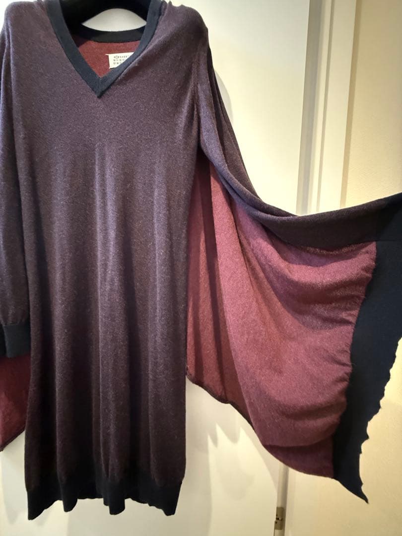 メゾンマルジェラダークパープル Vネック ケープスタイル ニット