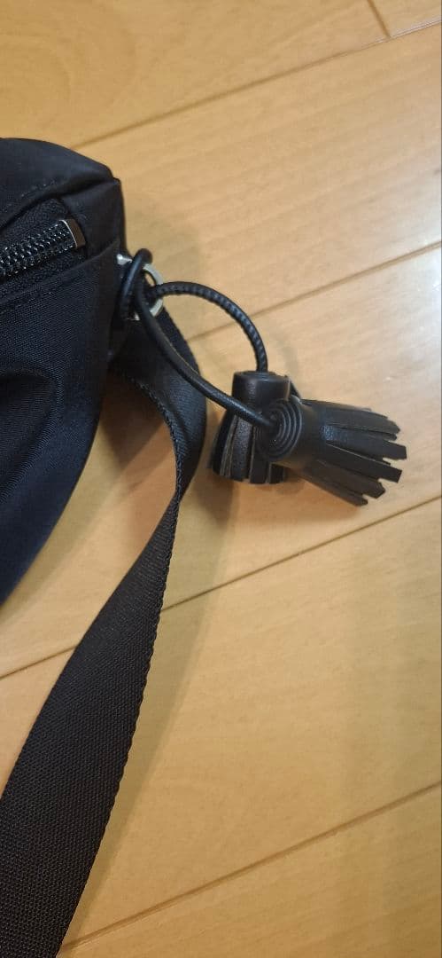 VASIC ブラック ボディバッグ