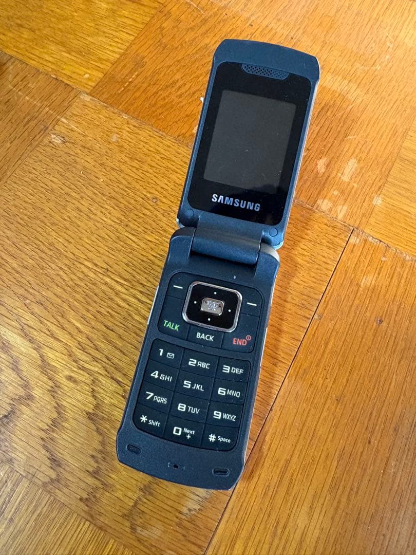 Samsung 折りたたみ式携帯電話 本体　カナダ仕様