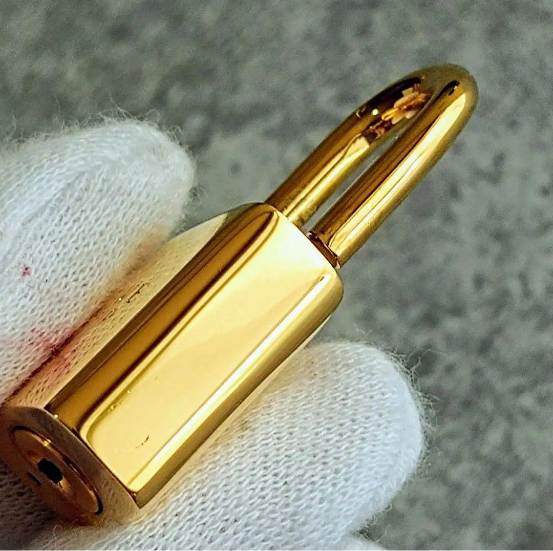 美品【LOEWE ロエベ】カデナ 南京錠 パドロック ☘バッグのアクセントに☘