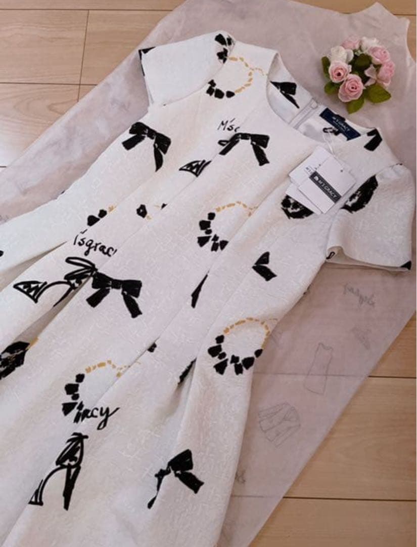 【新品】カタログ掲載❤️インスタ❤️エムズグレイシー❤️リボン　香水　ワンピース　36