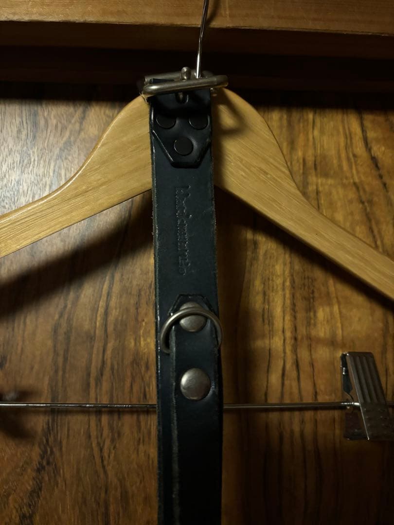 77ブラックミーンズ濃紺レザーベルト メタルボタン付き