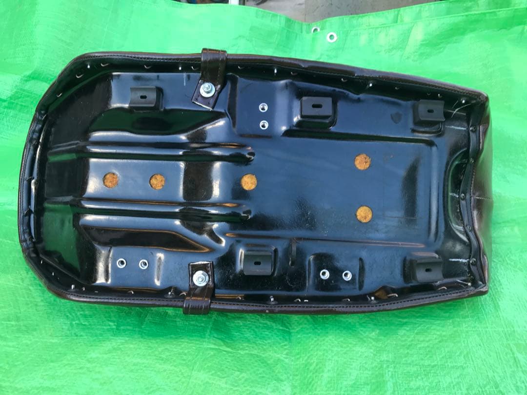 Kawasaki KH250〜400、250 〜400SS 黒色あんこ抜きシート