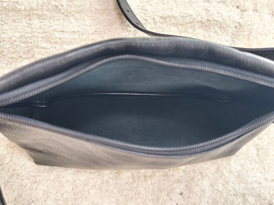 クロスボディバック　ブラック