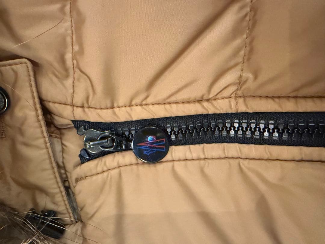 モンクレール　ベージュ ダウンジャケット ファー付き