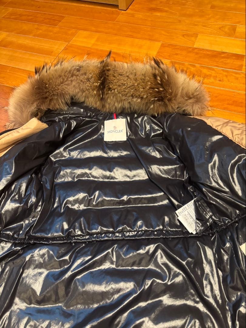 モンクレール　ベージュ ダウンジャケット ファー付き