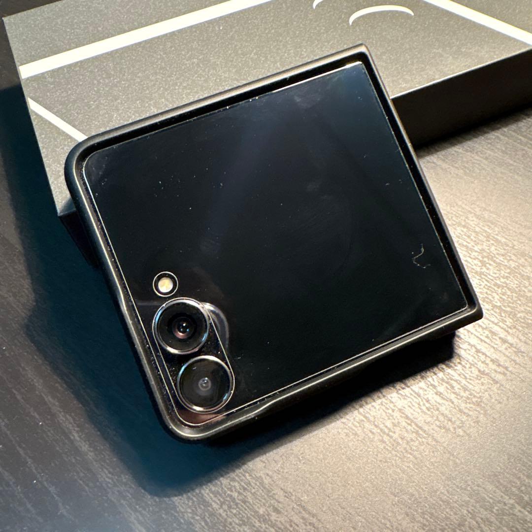 ほぼ新品　UAE版Galaxy Z Flip7 ブラック 本体