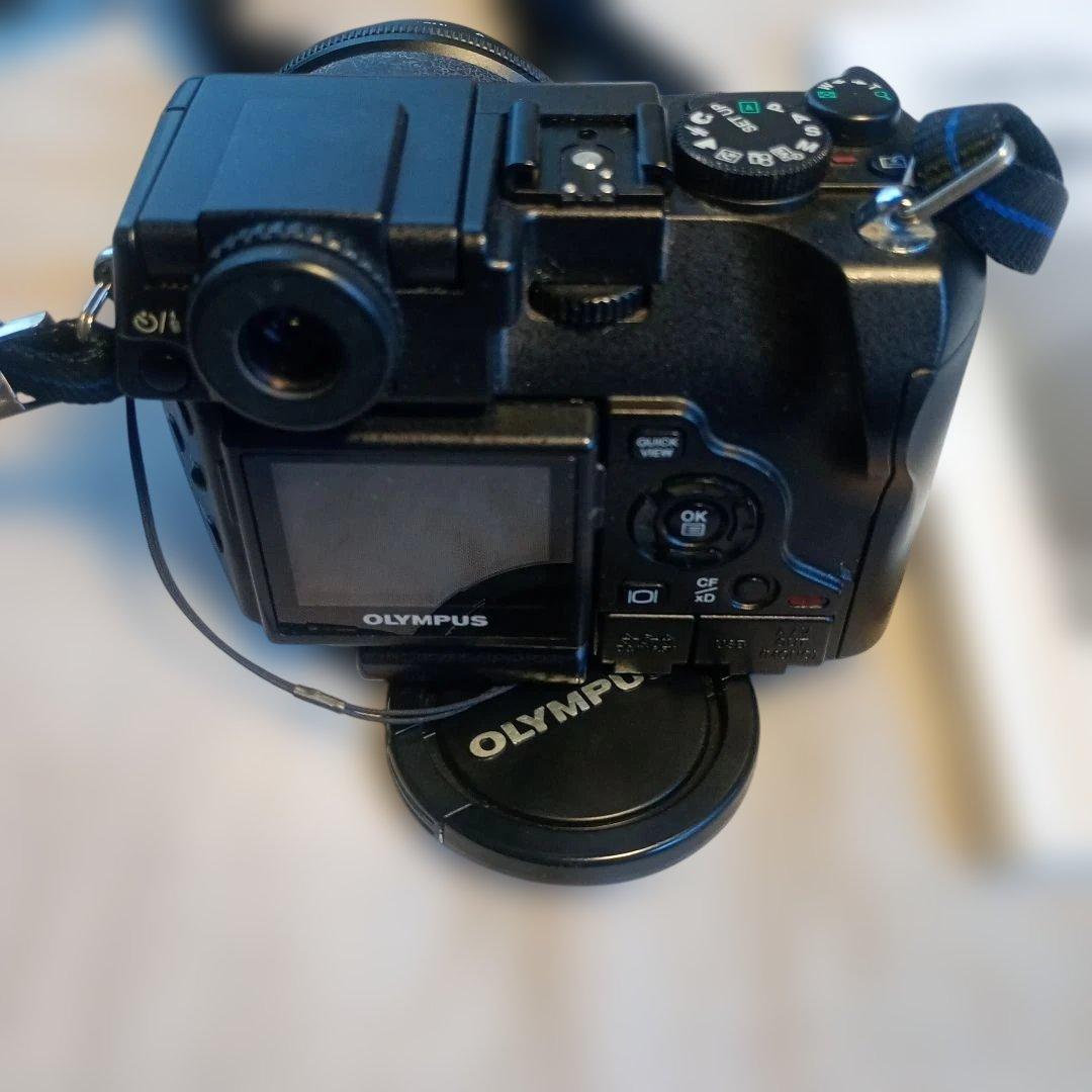 OLYMPUS C-8080 Wide Zoom デジタルカメラ