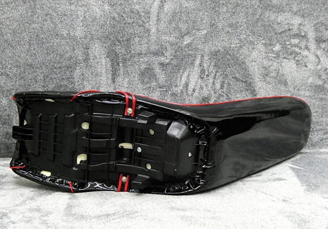 ＮＣ３１　黒赤 エナメル 60ｃｍ　三段シート/ CB400SF前期 あんこ抜き