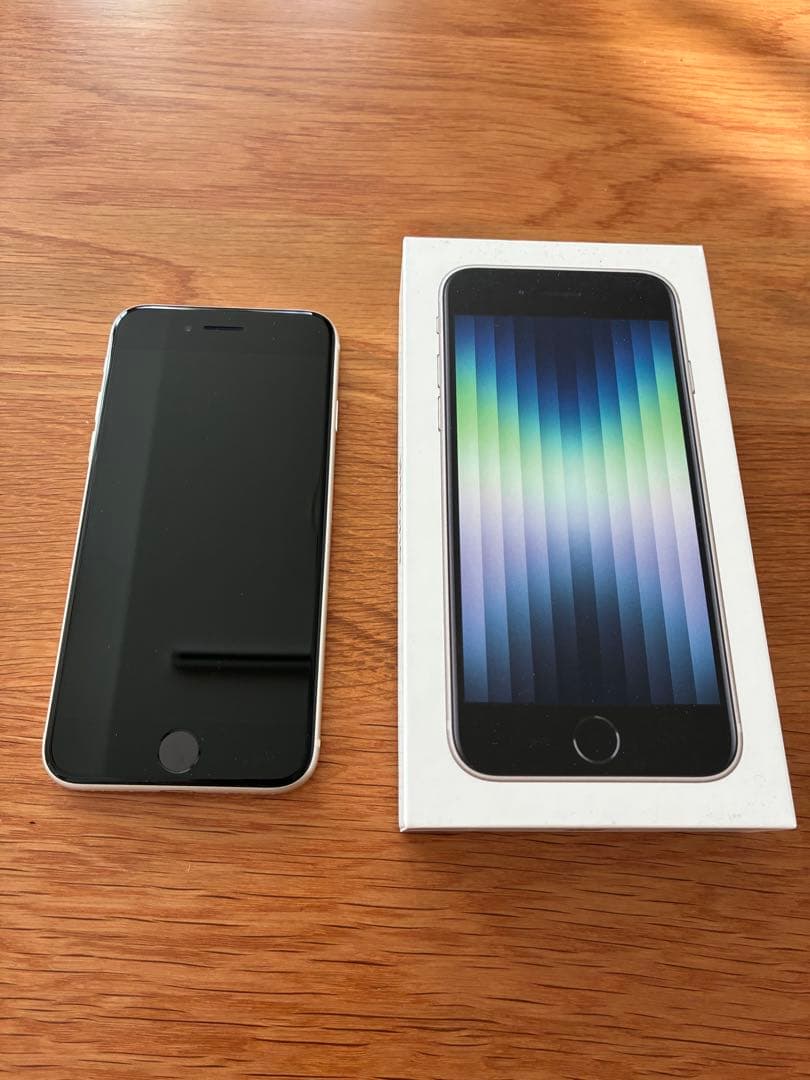 美品　Apple iPhone SE 第3世代128GB スターライト　本体