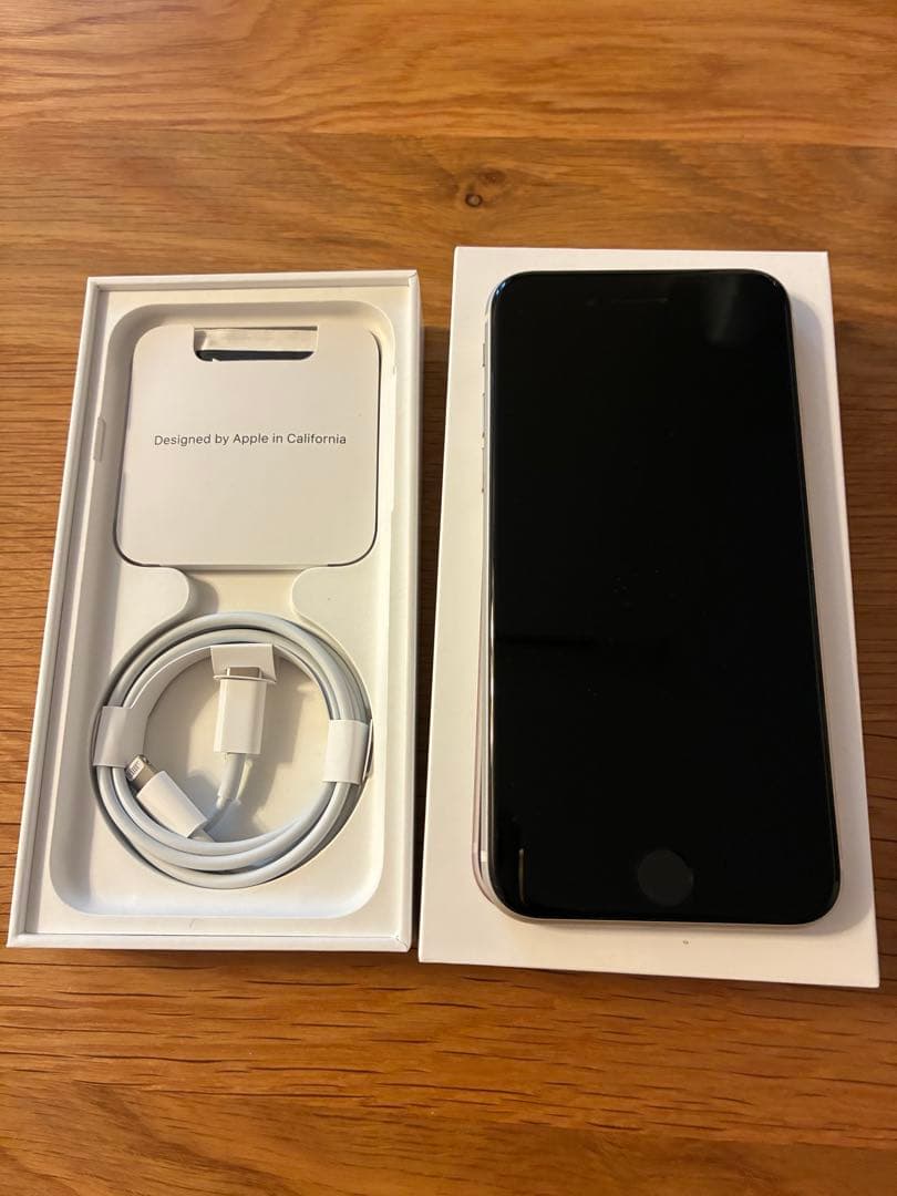 美品　Apple iPhone SE 第3世代128GB スターライト　本体