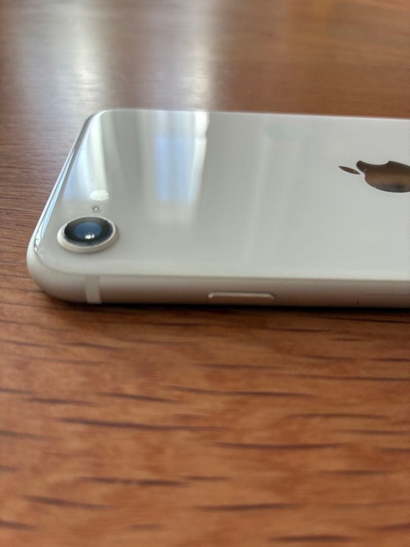 美品　Apple iPhone SE 第3世代128GB スターライト　本体