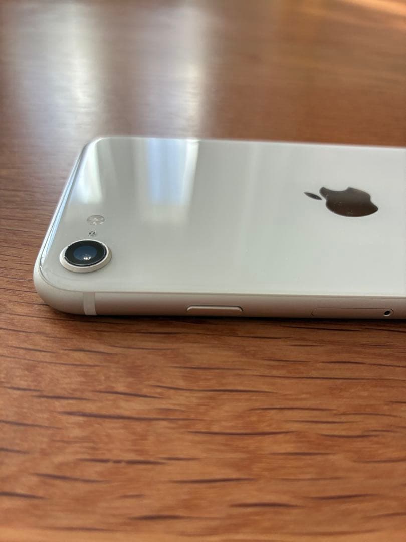 美品　Apple iPhone SE 第3世代128GB スターライト　本体