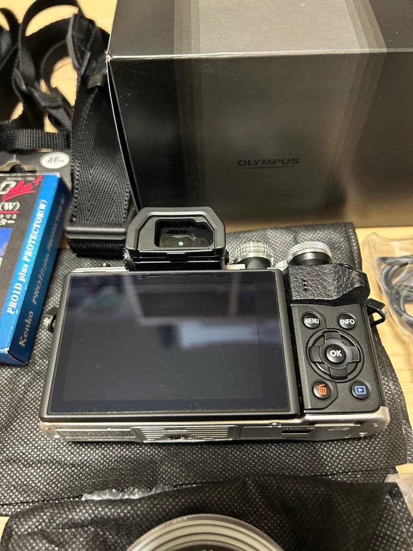 オリンパスE-M10 Mark II M.ZUIKO 25mm f1.8他