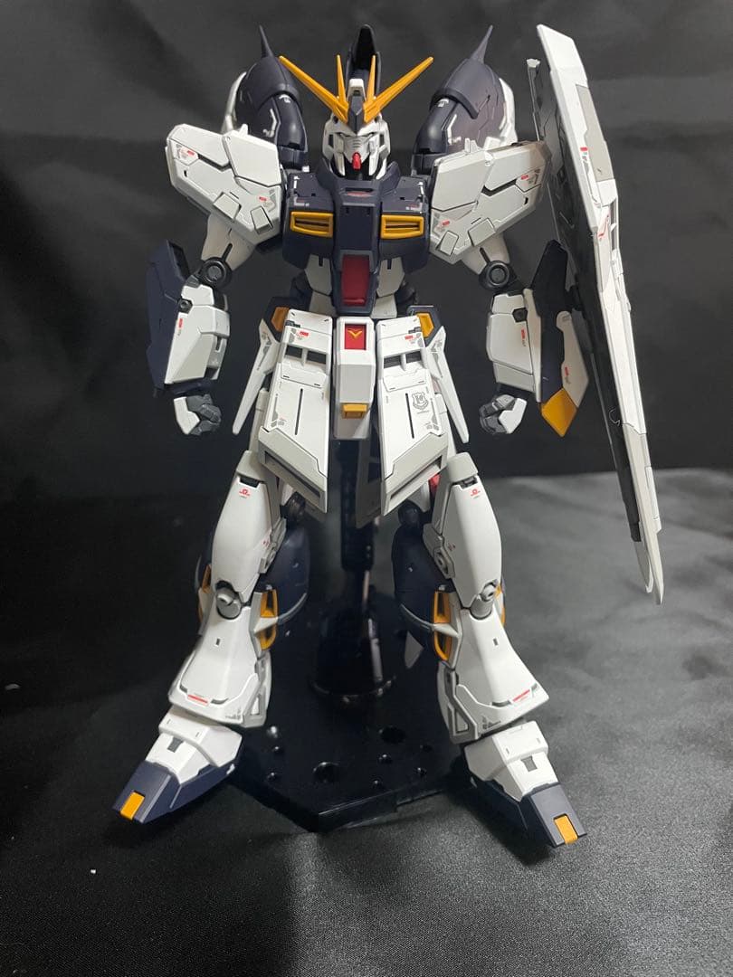 RG Hi-νガンダム 全塗装 完成品 νガンダムカラー