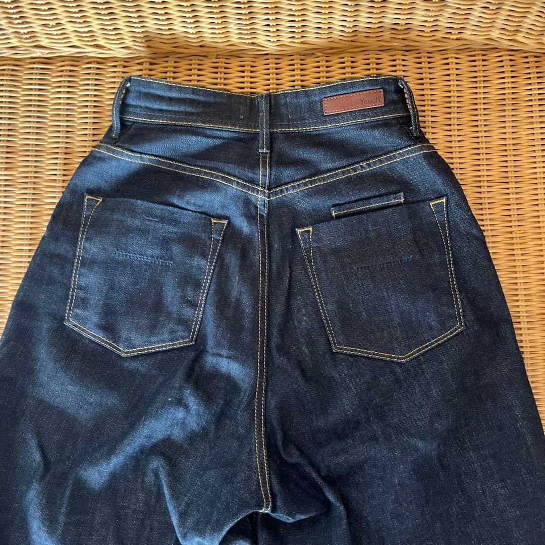 YANUK ダークブルーデニムパンツ