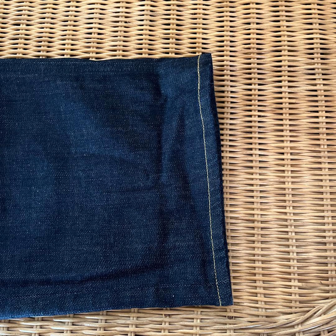 YANUK ダークブルーデニムパンツ