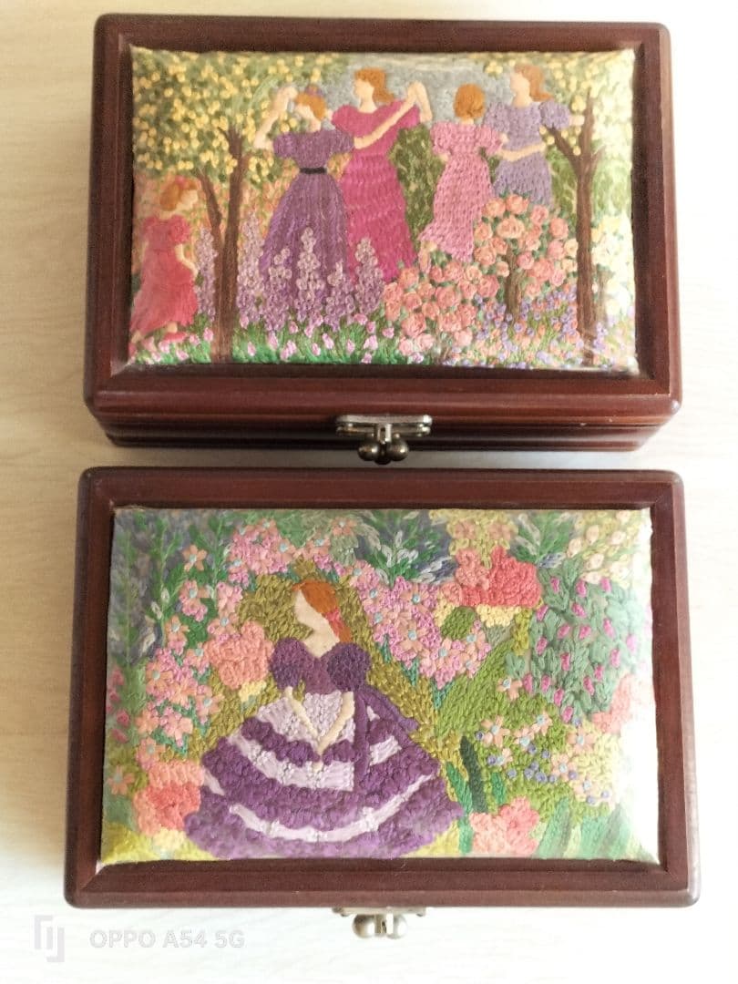 刺繍　アクセサリー木製ボックス 2個