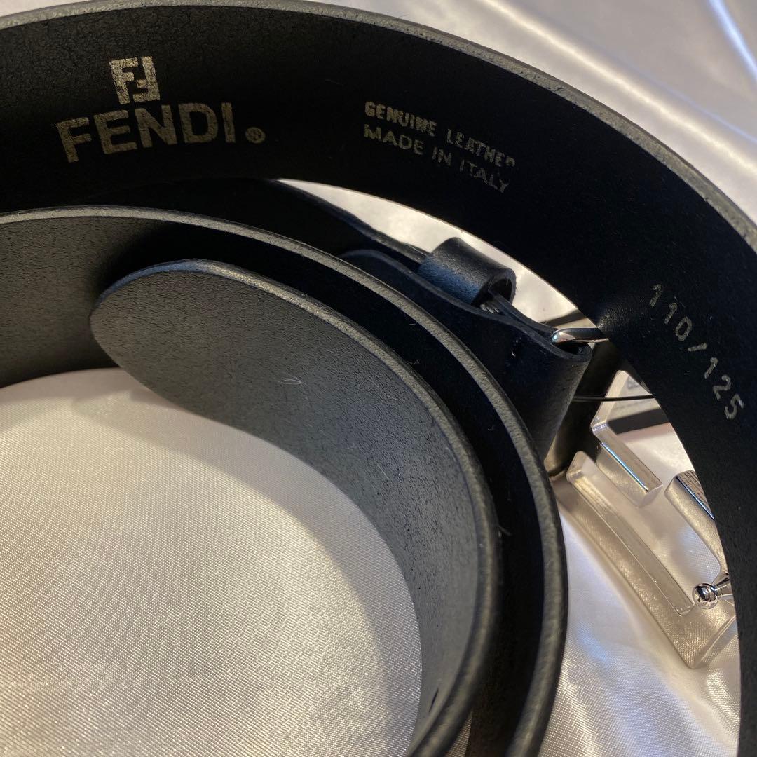 極美品FENDI イタリア製ブラックレザーロゴベルト　ズッカ柄　Zucca